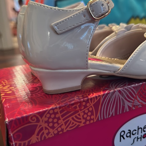 ❌SOLD❌ BONE PATENT DRESS SHOE - Picture 7 of 8